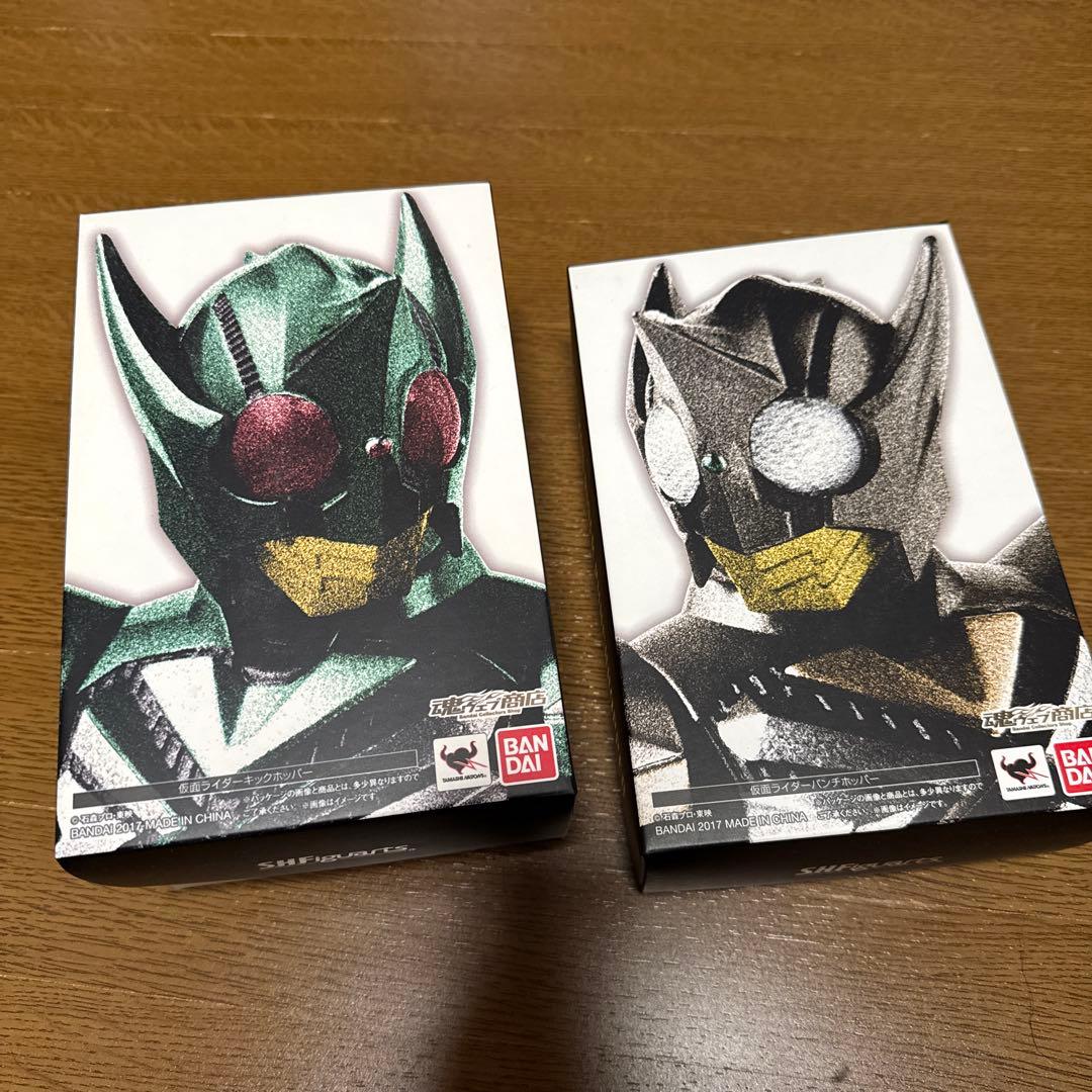 S.H.Figuarts 真骨彫　仮面ライダーキックホッパー&パンチホッパー