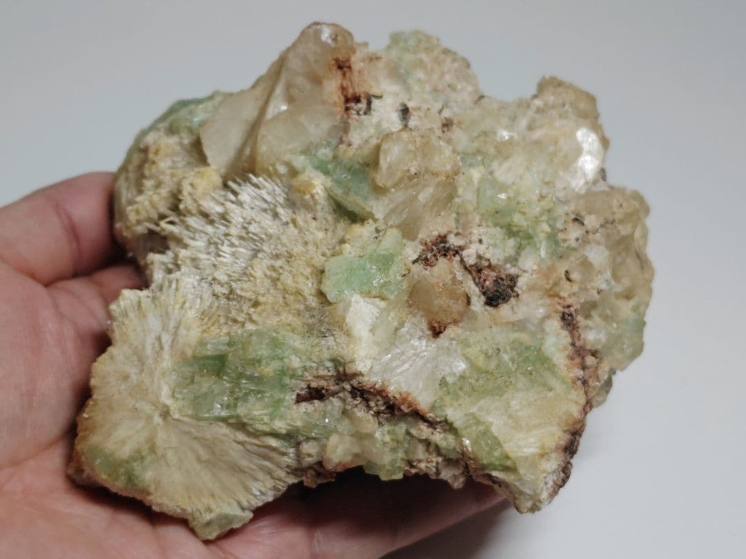 アポフィライト 781g スコレサイト 原石 鑑賞石 自然石 誕生石 鉱物 水石