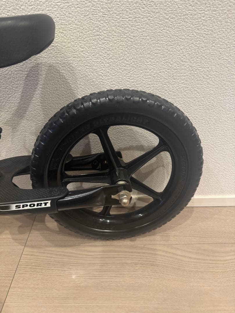 STRIDER バランスバイク 12インチ ブラック ヘルメット付き　新品未使用