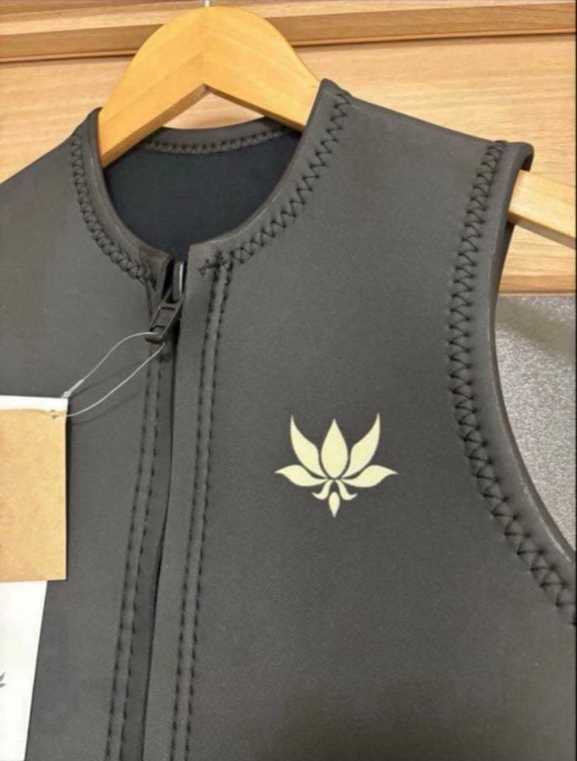 新品 AXXECLASSIC 2mmフロントジップベスト ML 黒