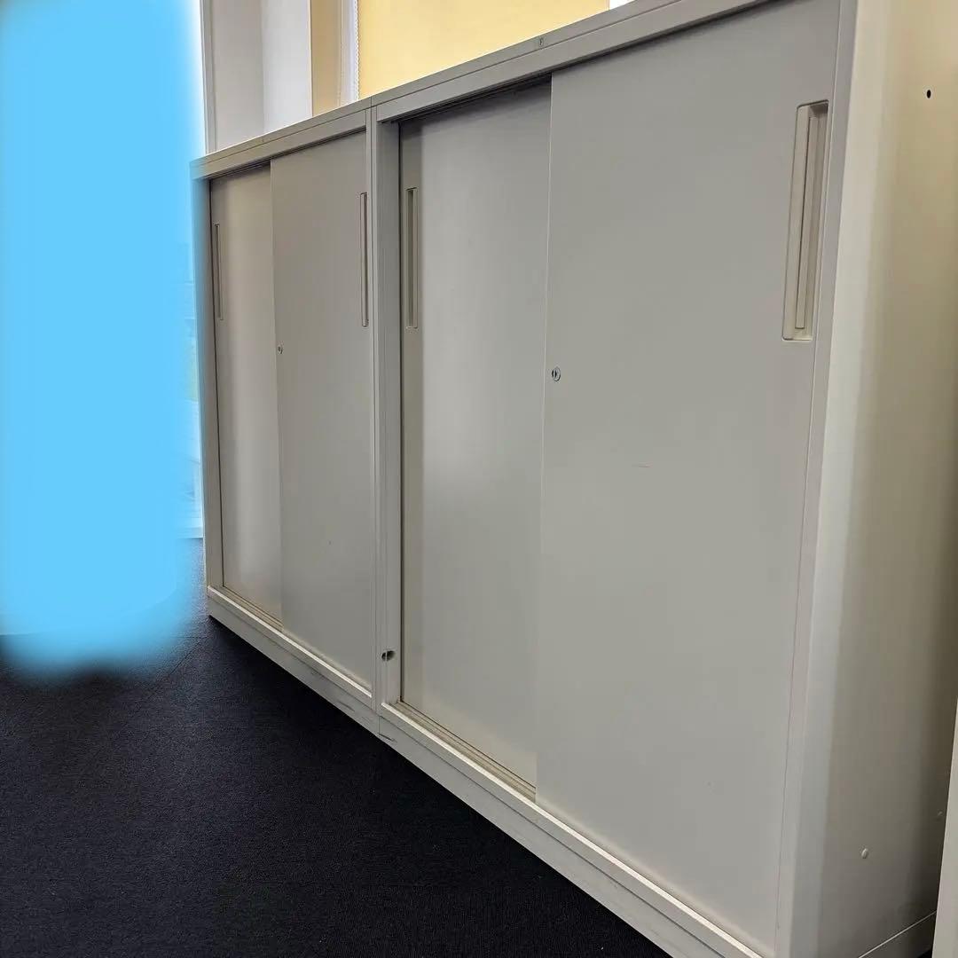 ホワイトスライドドアキャビネット(スチール製)