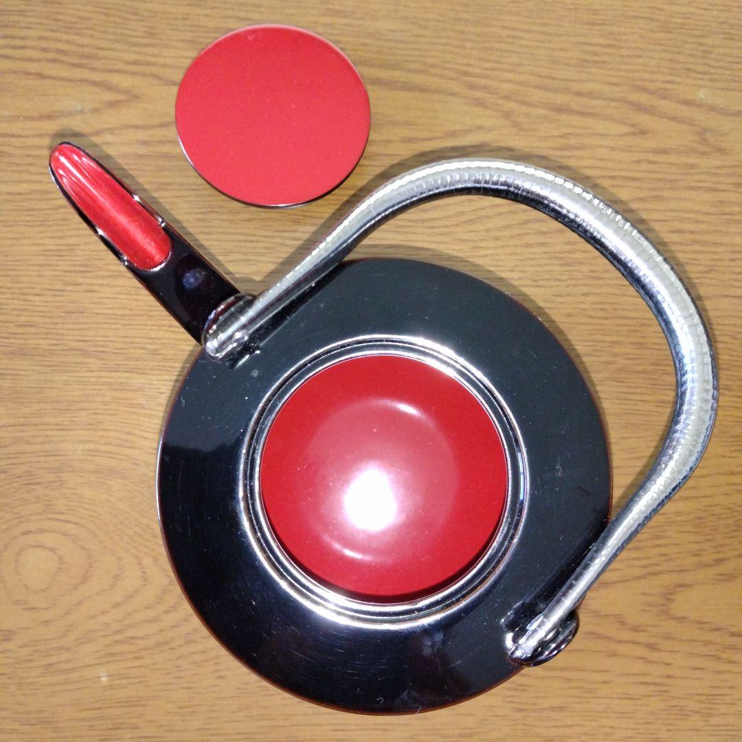 漆塗りお屠蘇セット 蔦の家紋入り、銚子飾り、漆塗り三段重箱