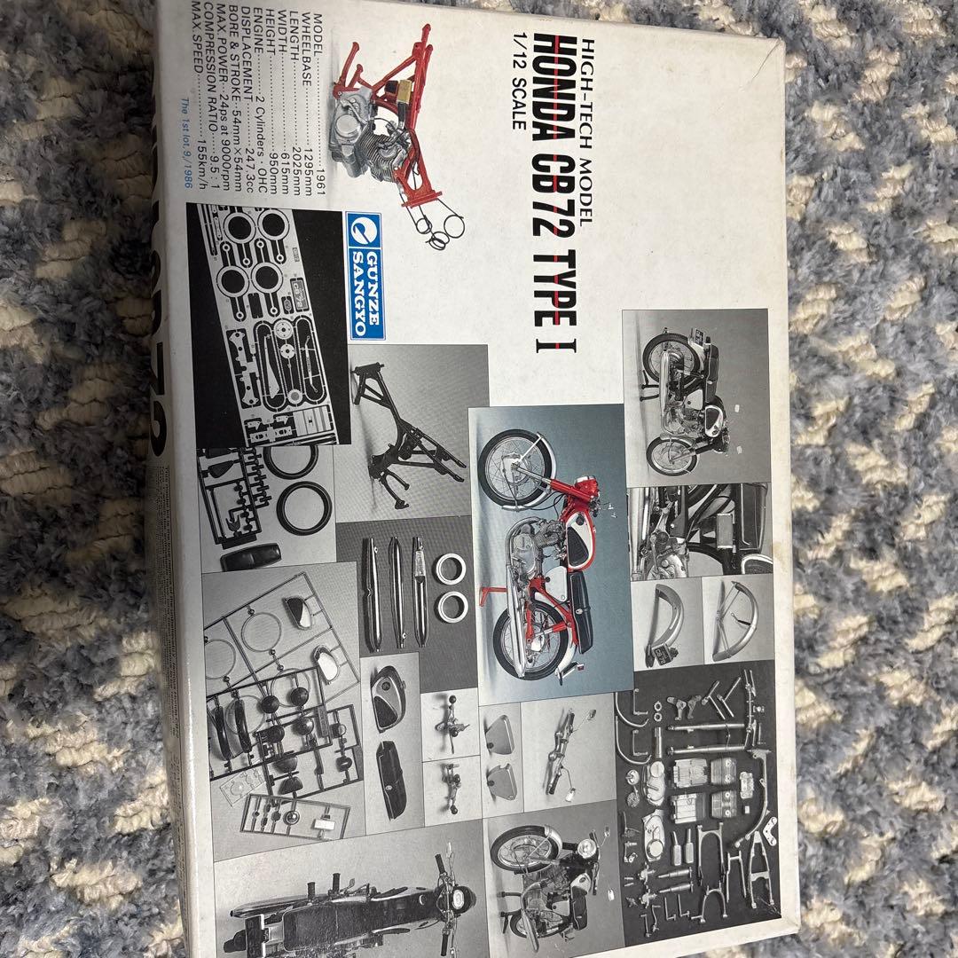 HONDA CB72 TYPE 1 1/12スケールモデルキット