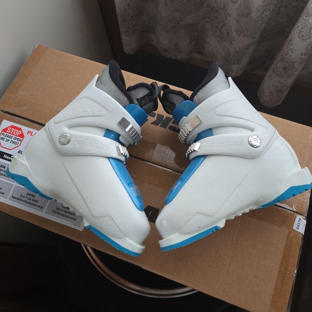 ジュニアスキーブーツ