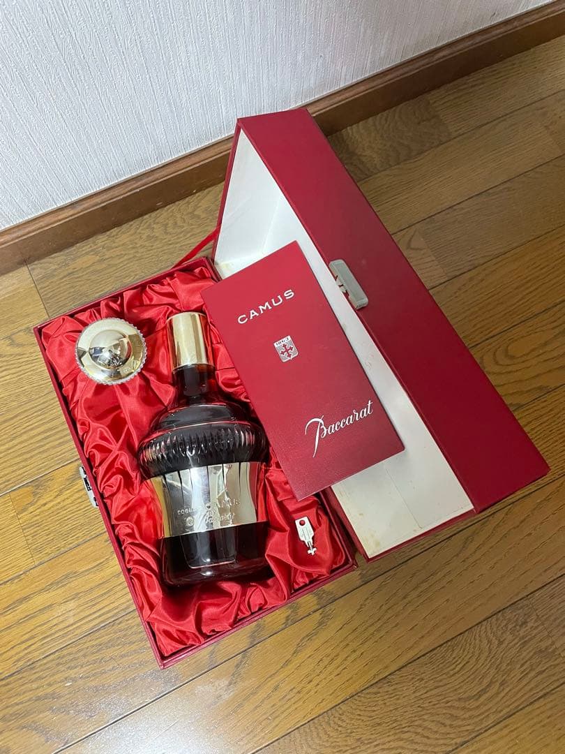 【未開栓】CAMUS(カミュ ブランデー シルバートップ バカラボトル)