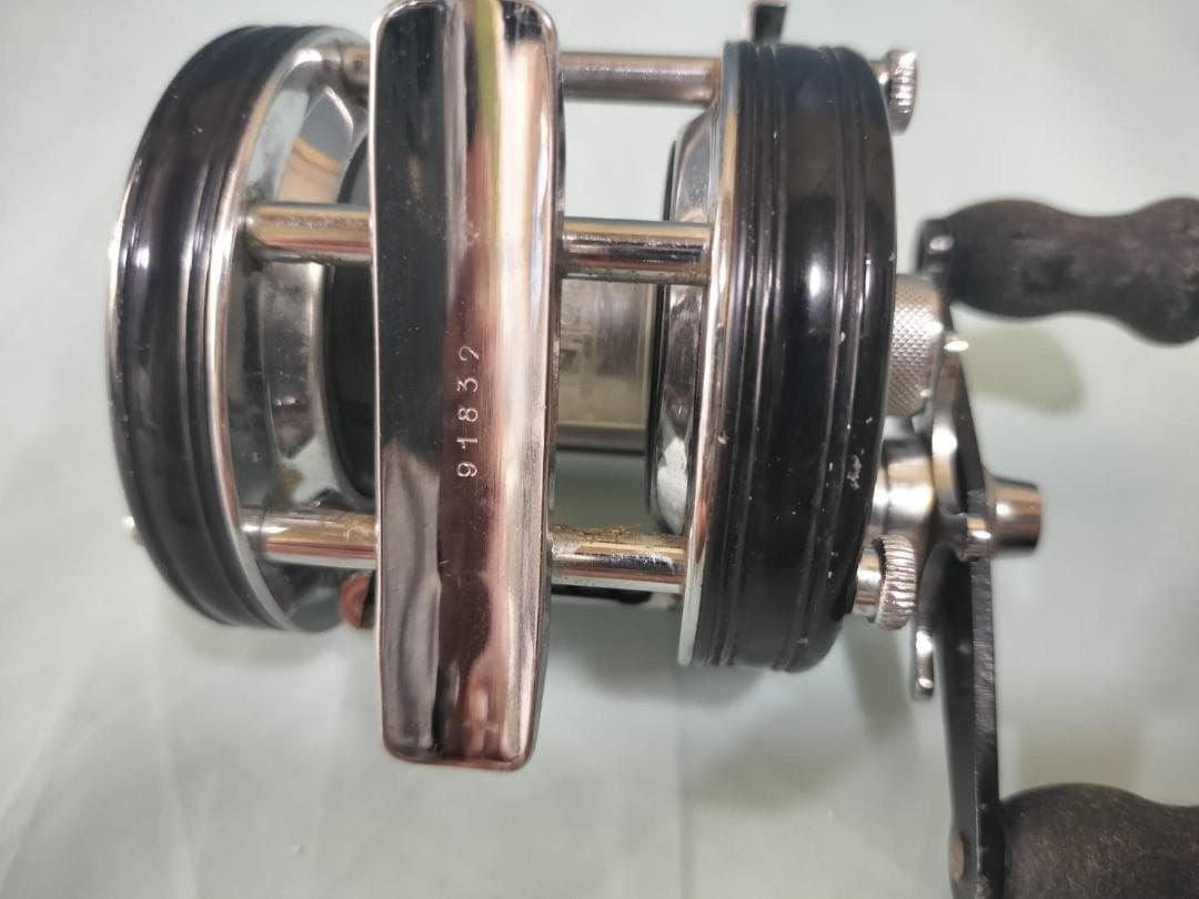 ★アブガルシア　アンバサダー5000c　ビンテージ　リール 　ブラック