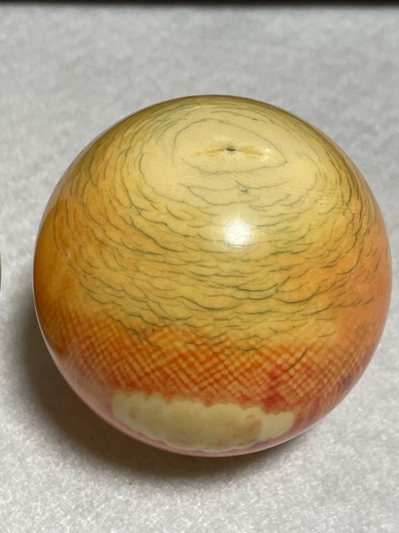 ビリヤード球　象牙風 赤白×4個 直径約6cm 重さ約966g 当時物