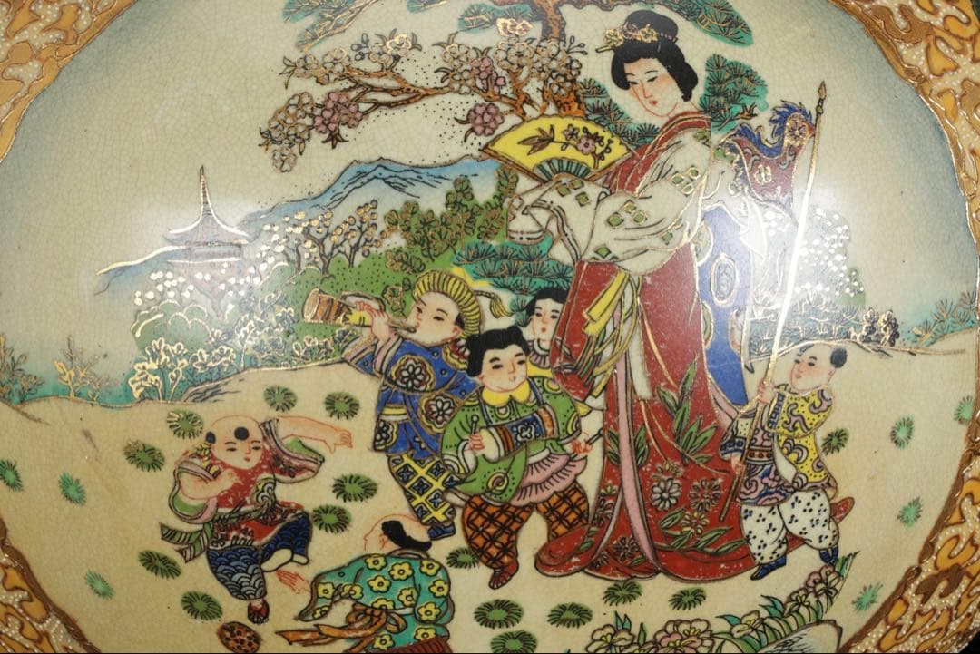 薩摩焼 金襴手色絵金彩 着物美人唐子風景窓絵付 獅子耳大香炉 高さ44cm