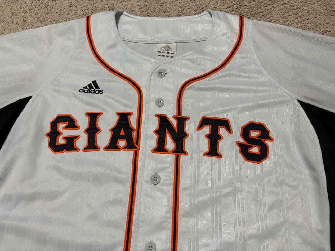 読売巨人軍　ジャイアンツ　アディダス　ユニフォーム