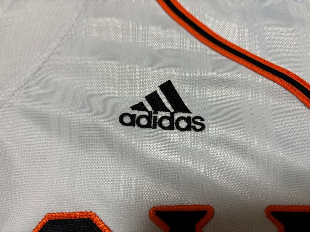 読売巨人軍　ジャイアンツ　アディダス　ユニフォーム