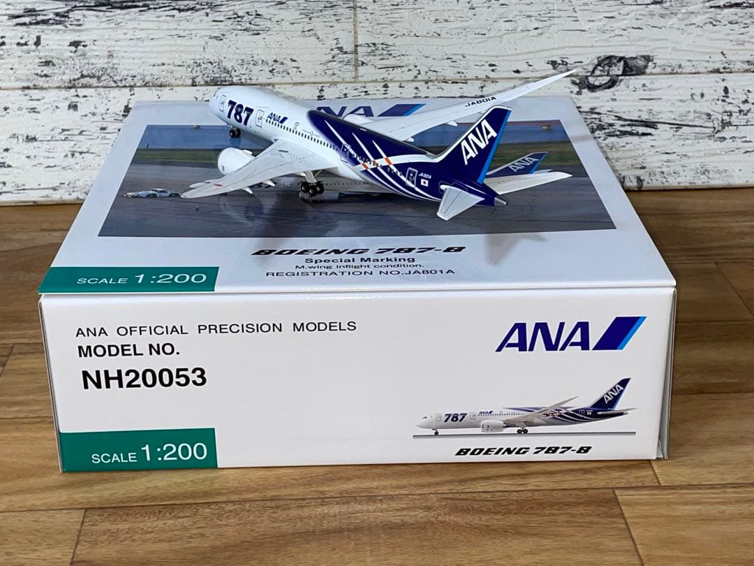 [美品]ANA B787-8 特別塗装1/200 JA801A 主翼飛行状態