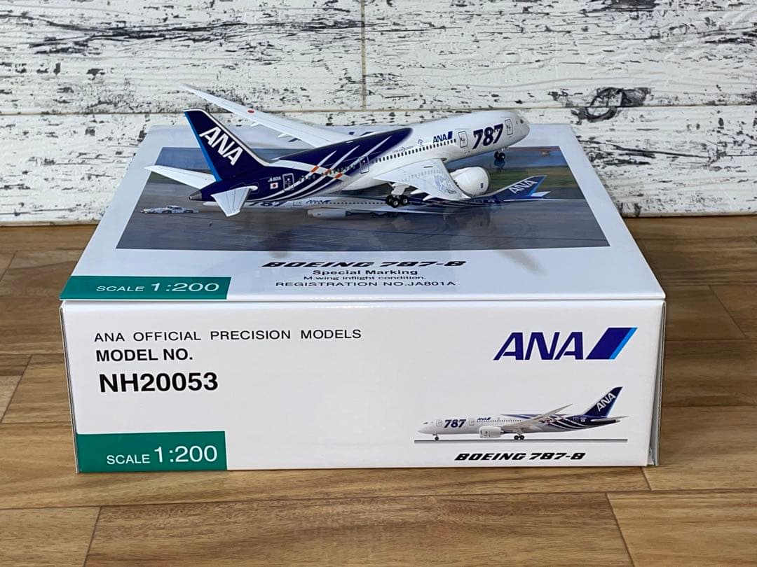 [美品]ANA B787-8 特別塗装1/200 JA801A 主翼飛行状態
