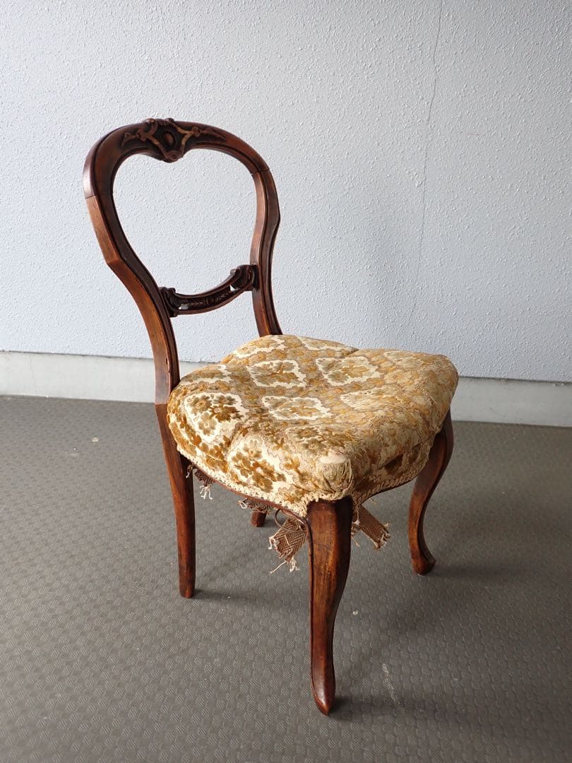 英国アンティーク ヴィクトリアン バルーンバックチェア 猫脚 彫刻 クラシック