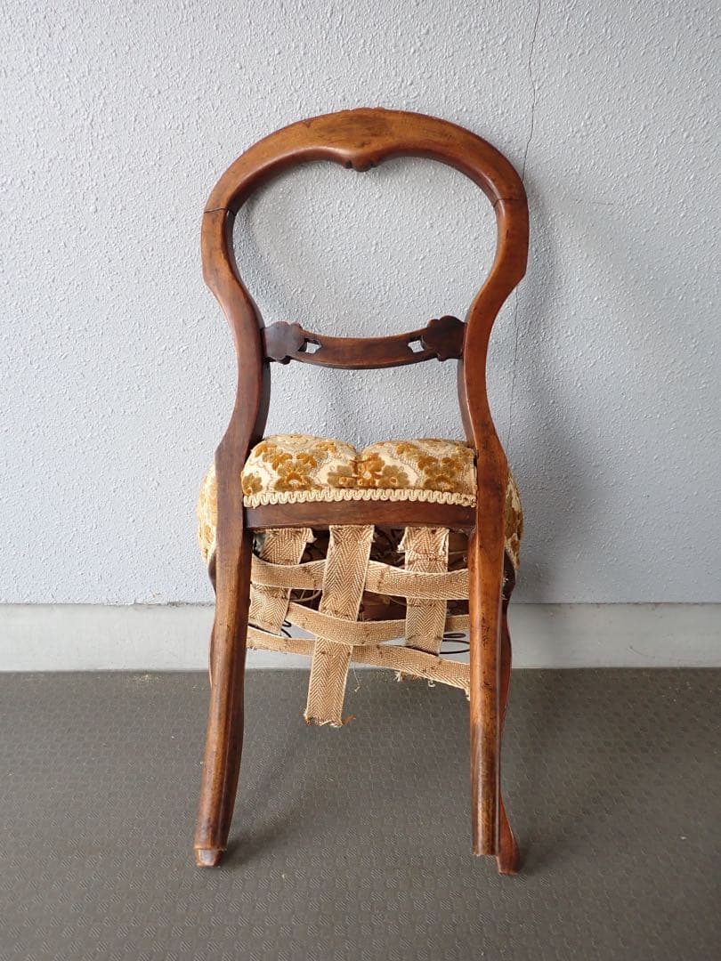 英国アンティーク ヴィクトリアン バルーンバックチェア 猫脚 彫刻 クラシック