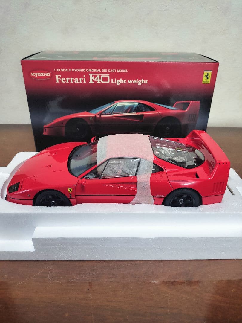 京商1/18フェラーリF40ライトウエイト（レッド）