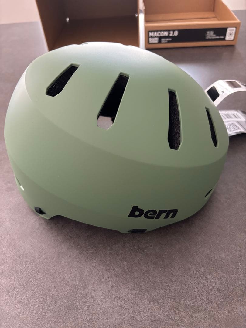 バーン bern ヘルメット MACON2.0