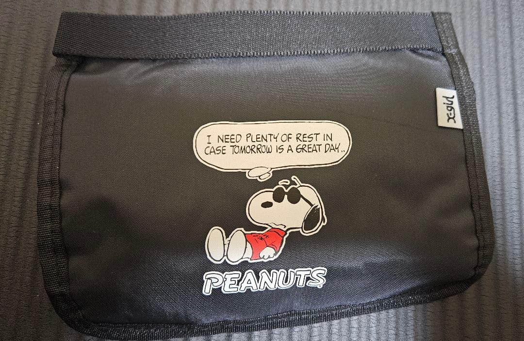 SNOOPYグッズ　LAWSON　SNOOPY　スヌーピー　お皿　ポーチ　コップ