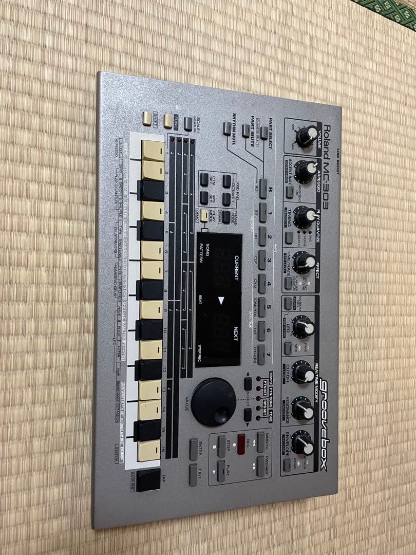 Roland MC-303 グルーヴボックス
