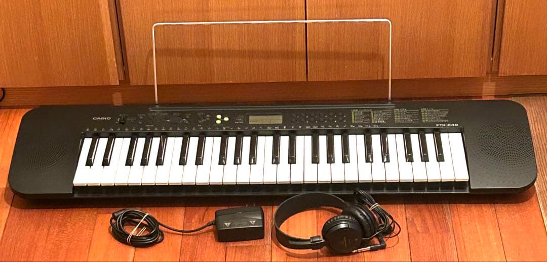 美品【動作確認済】CASIO カシオ　CTK240電子キーボード　ヘッドフォン付