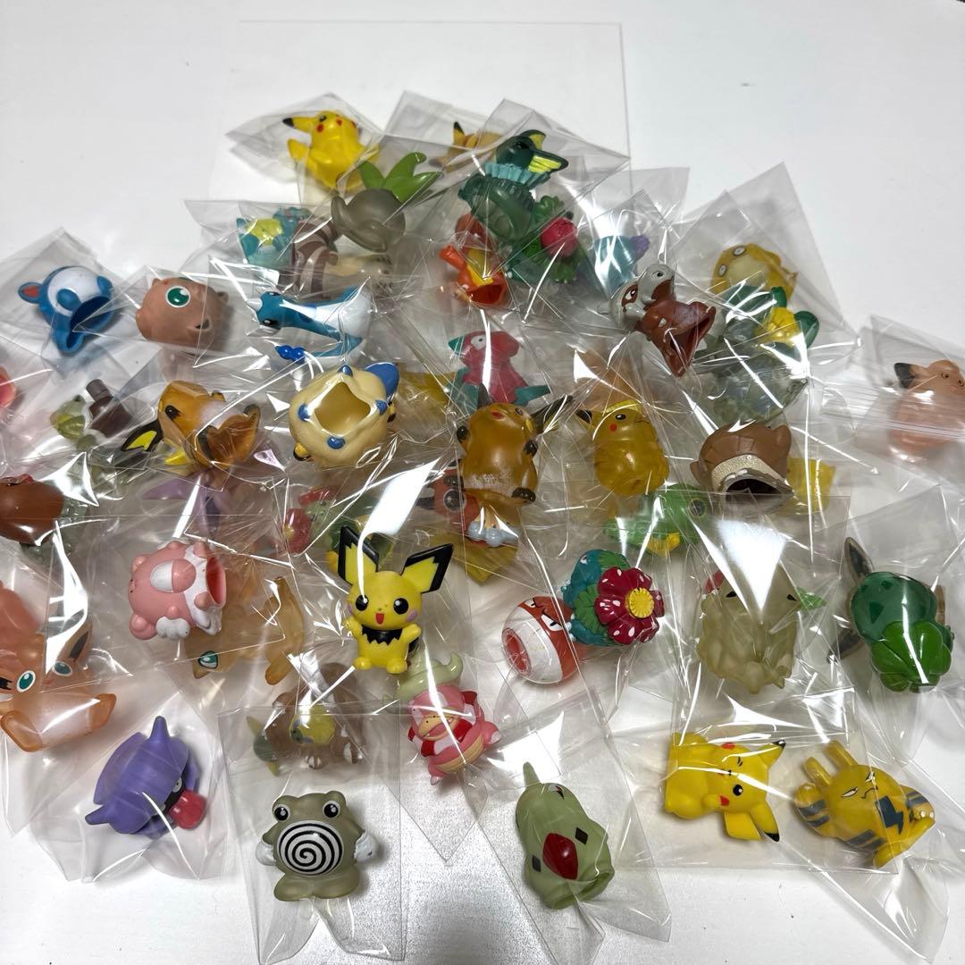 ポケモン ソフビ指人形５４体まとめ売り ノーマル 33体　スケルトン　２１体