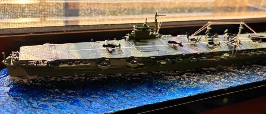 葛城　日本海軍空母　迷彩緑色 アオシマ1/700ウォーターライン　ジオラマ
