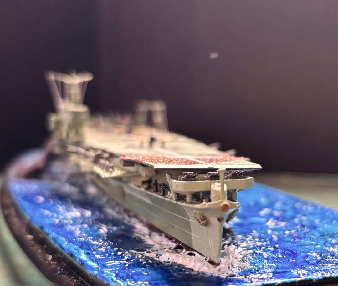 葛城　日本海軍空母　迷彩緑色 アオシマ1/700ウォーターライン　ジオラマ