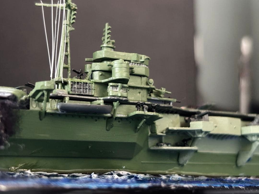 葛城　日本海軍空母　迷彩緑色 アオシマ1/700ウォーターライン　ジオラマ