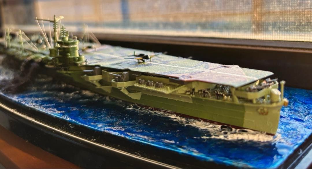 葛城　日本海軍空母　迷彩緑色 アオシマ1/700ウォーターライン　ジオラマ