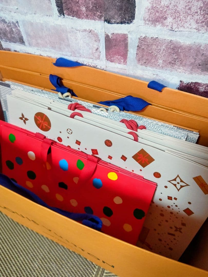 ルイヴィトン LOUIS VULTTON　限定ショッパー　紙袋