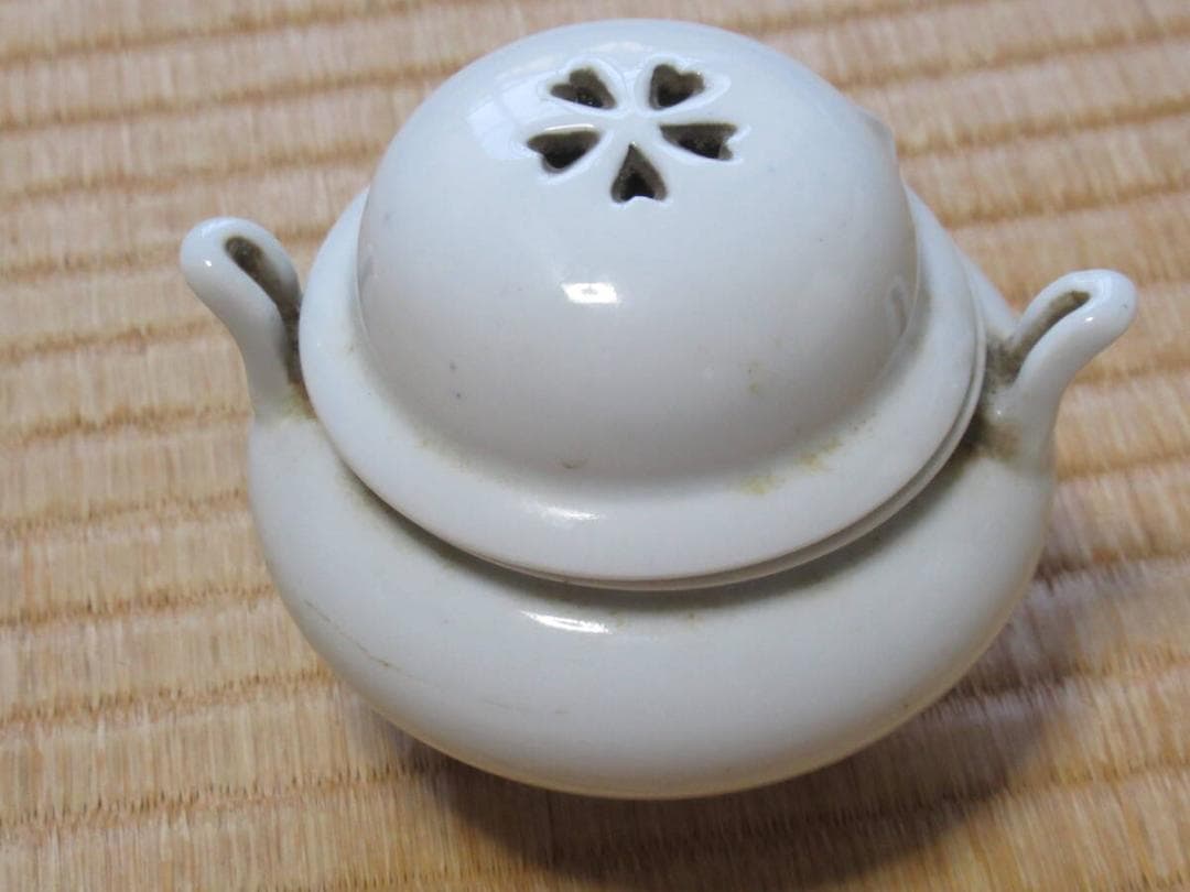 極希少昭和初期 共箱◆畑俊六 陸軍大将閣下筆『世萬輝勲偉』白磁三足香炉 蓋鉄兜型