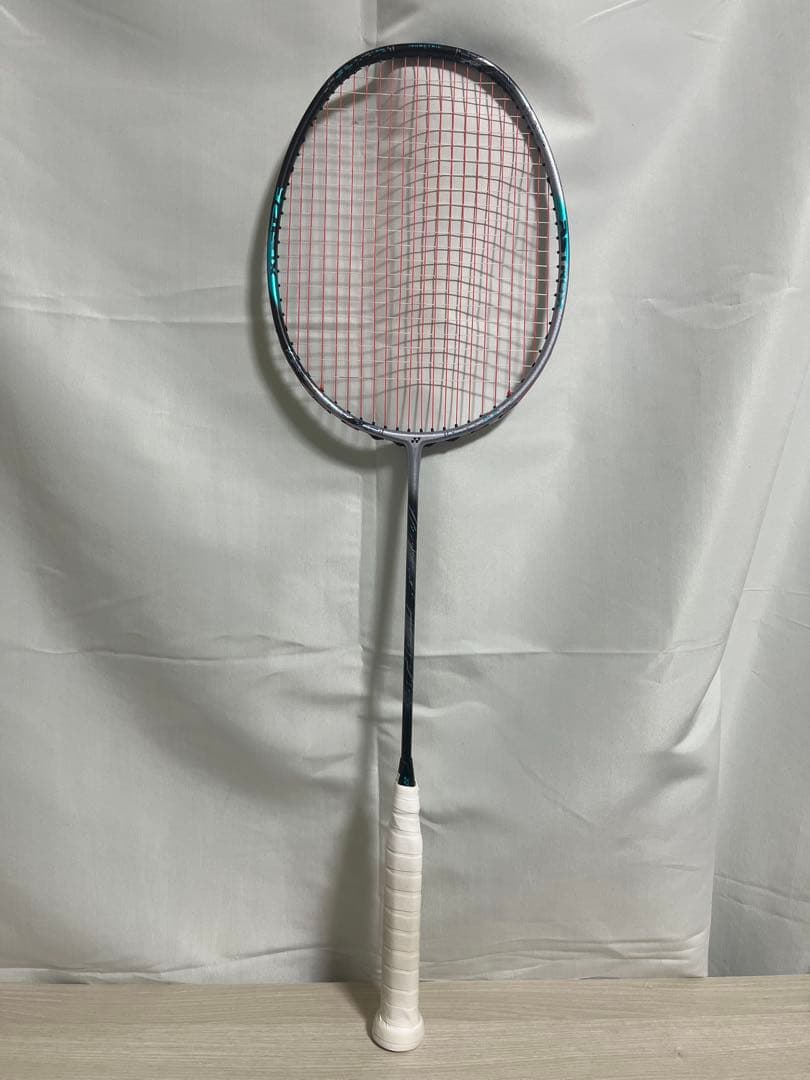 【美品】YONEX アストロクス88S PRO 4U5 ガット張りたて