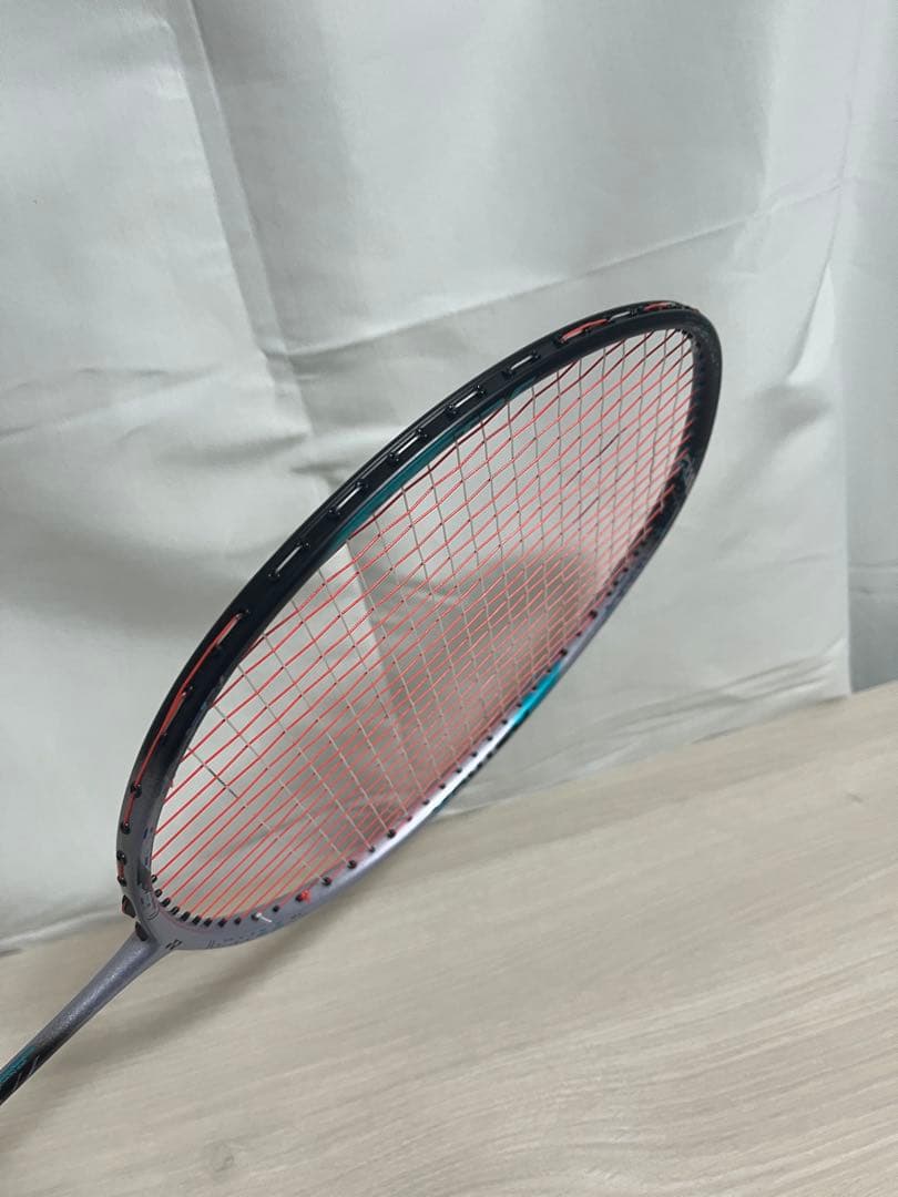 【美品】YONEX アストロクス88S PRO 4U5 ガット張りたて