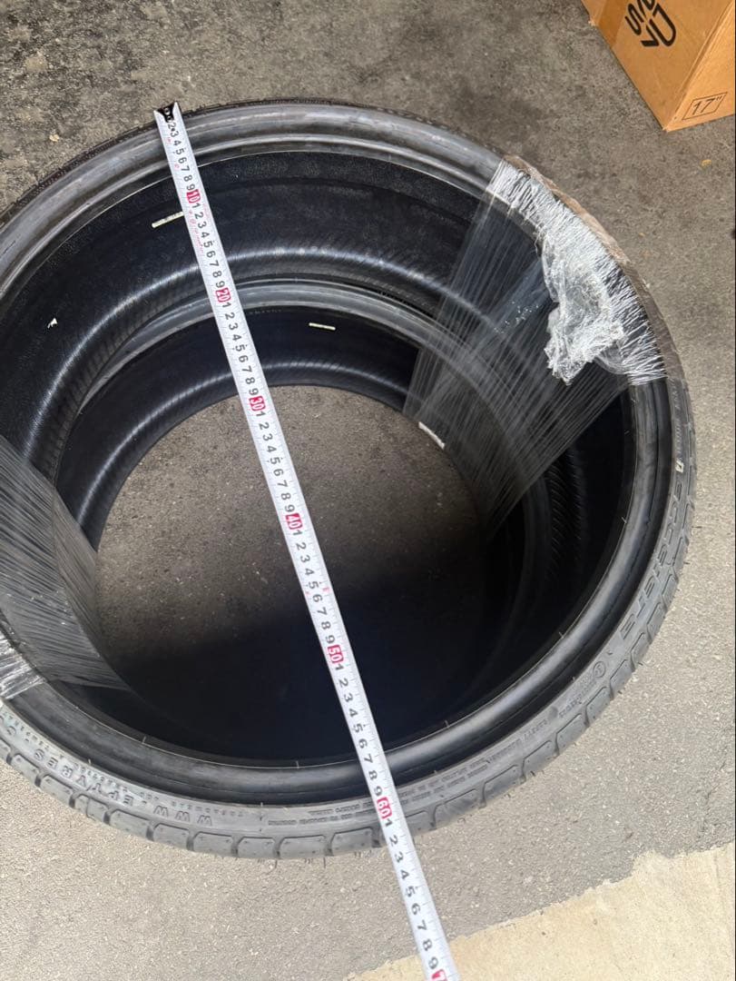 新品accelera PHI 235/30/21 4本セット