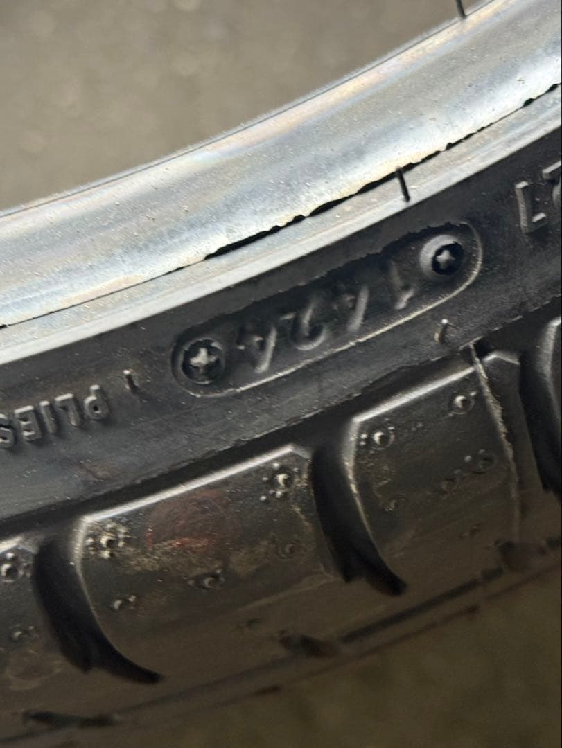 新品accelera PHI 235/30/21 4本セット