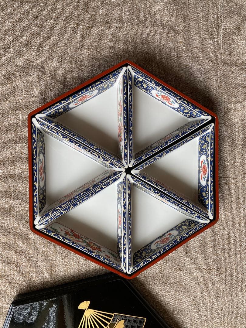 六角形扇子模様の漆器重箱