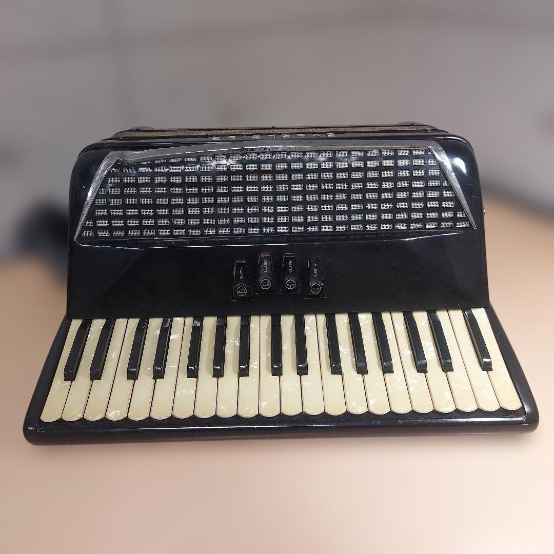 EXCELSIORイタリア製 アコーディオン　型番は不明