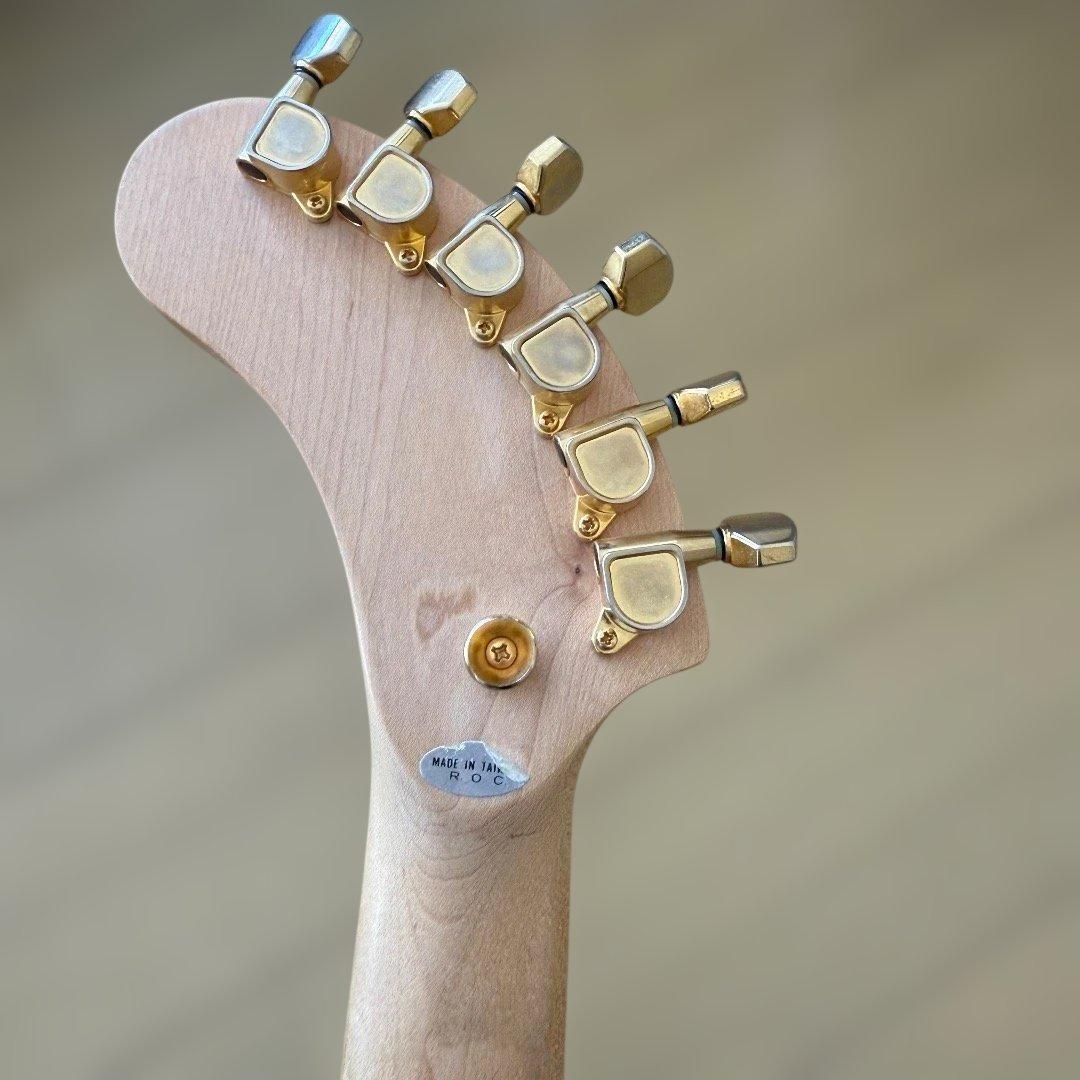 【上位機種】FERNANDES ZO-3 芸達者 アーム＆ディストーション内蔵