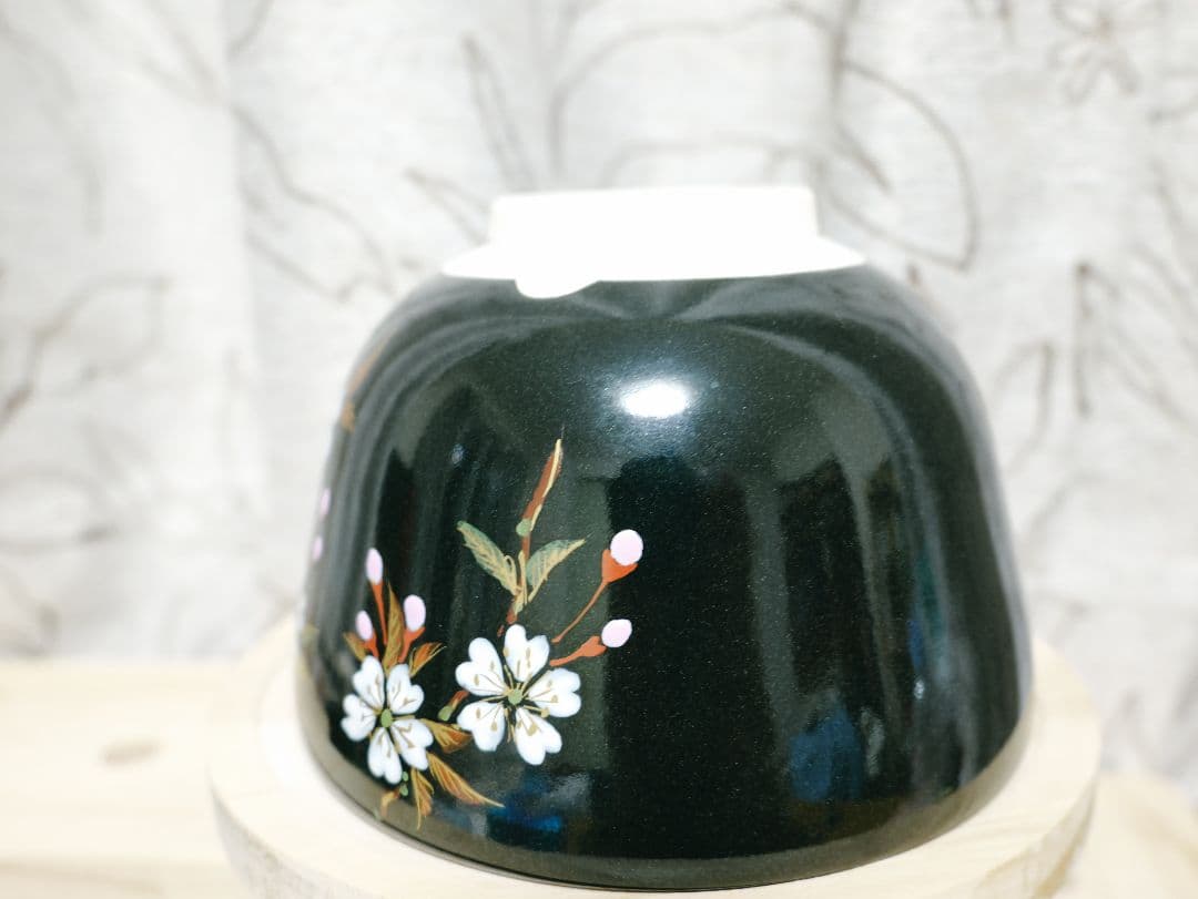 花柄の黒い茶碗 matcha bowl