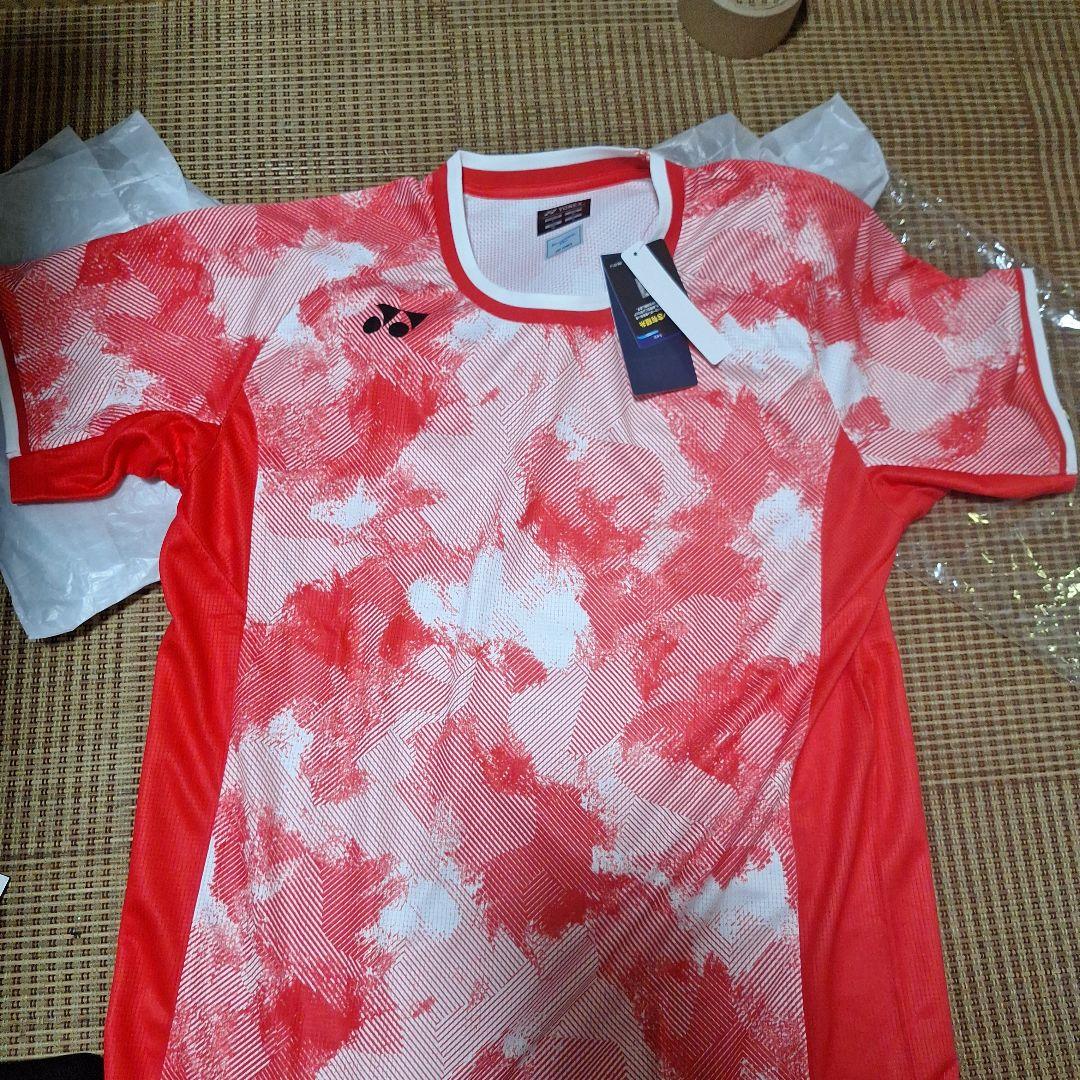 新品未使用YONEX ビアクセルセンモデル ゲームシャツ　レッド