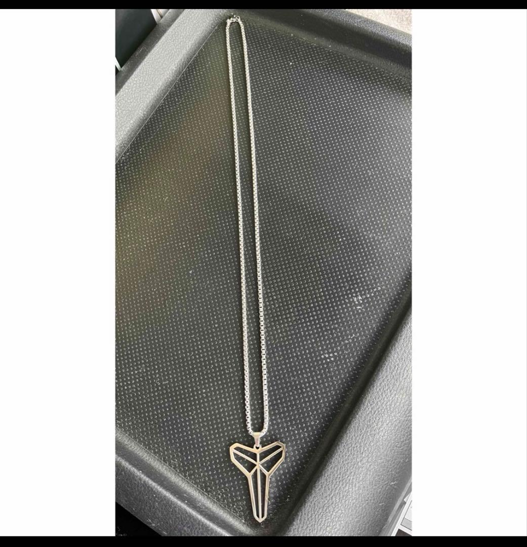 コービー　ネックレス　アクセサリー　レイカーズ　NBA マンバ　ペンダント　ロゴ