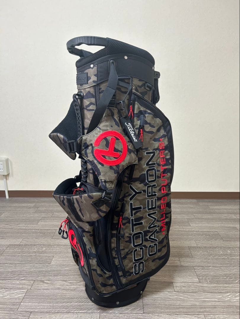 迷彩柄のスタンド式キャディバック　カラーバランスが抜群でカッコいい！