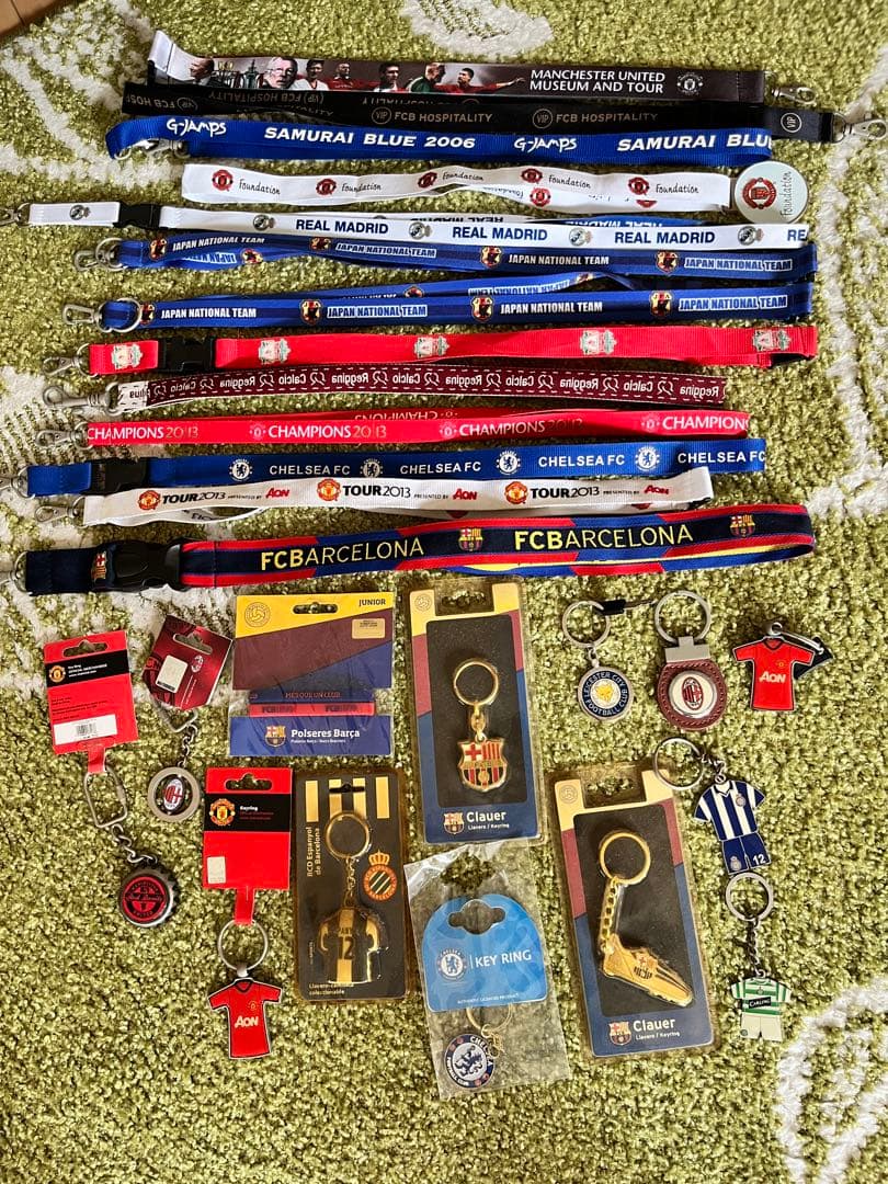 【バルセロナラニヤードは単品にて売切れました】　サッカーアクセサリー詰め合わせ