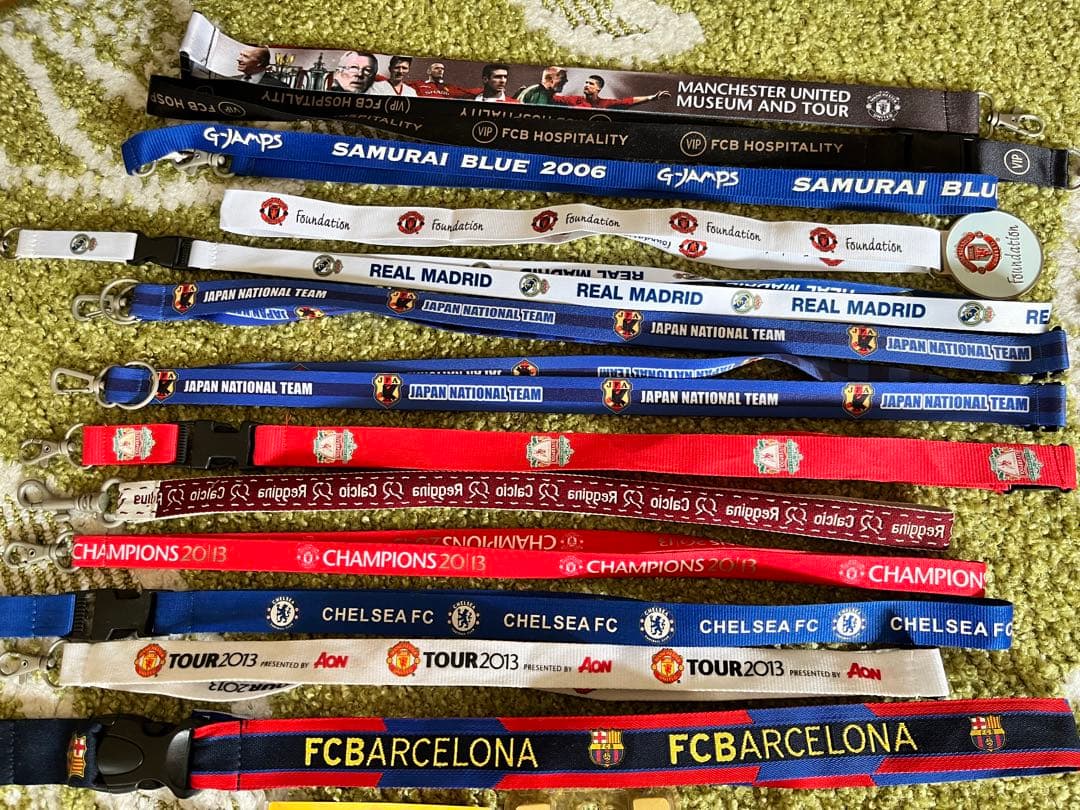 【バルセロナラニヤードは単品にて売切れました】　サッカーアクセサリー詰め合わせ