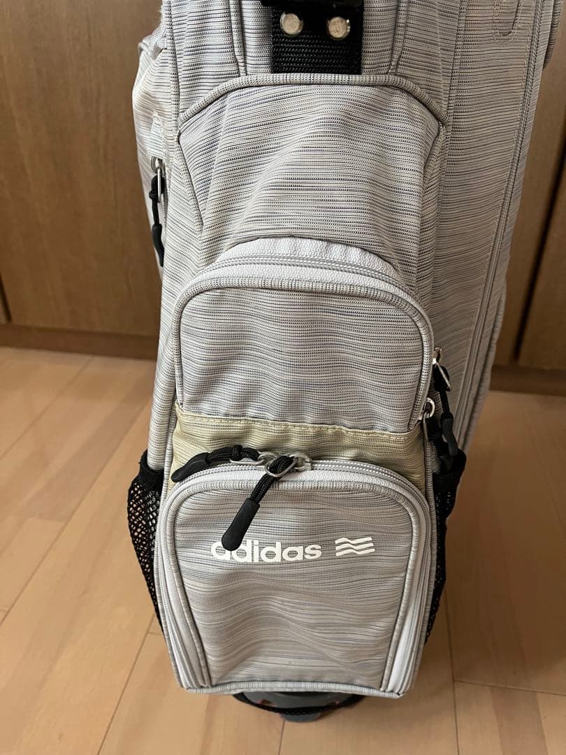 adidas 軽量キャディバッグ スタンドあり