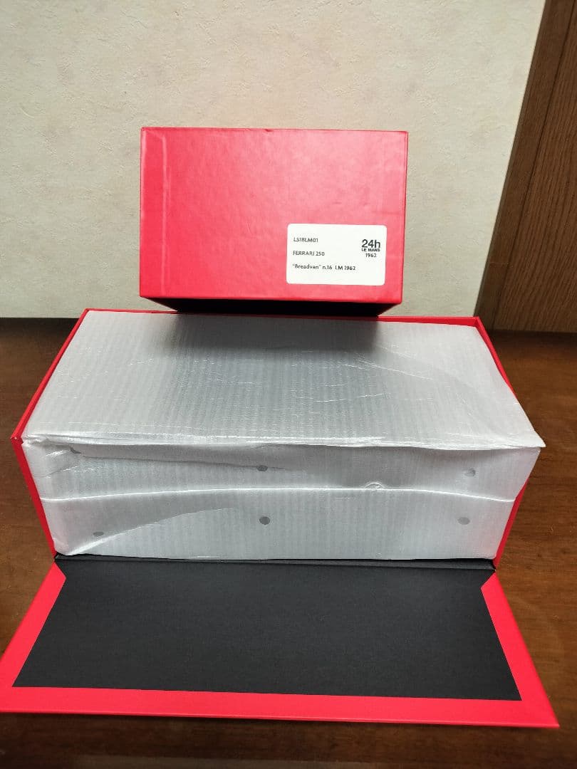 ルックスマート1/18 フェラーリ250GT ブレッド.バン 1962ル・マン