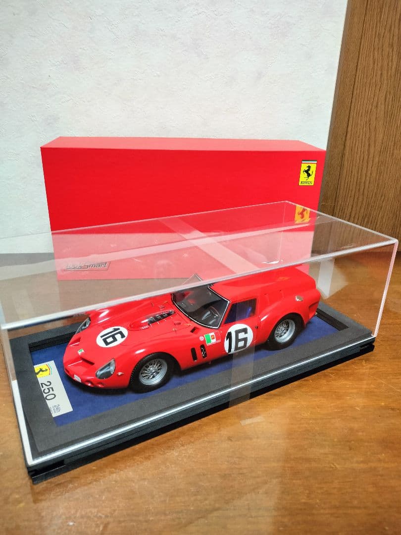 ルックスマート1/18 フェラーリ250GT ブレッド.バン 1962ル・マン