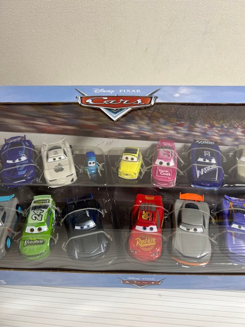 カーズ メガフィギュア20台、ディズニーストア