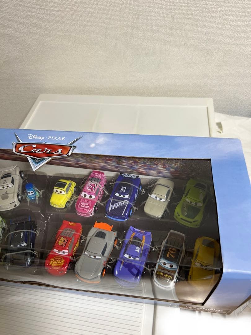 カーズ メガフィギュア20台、ディズニーストア