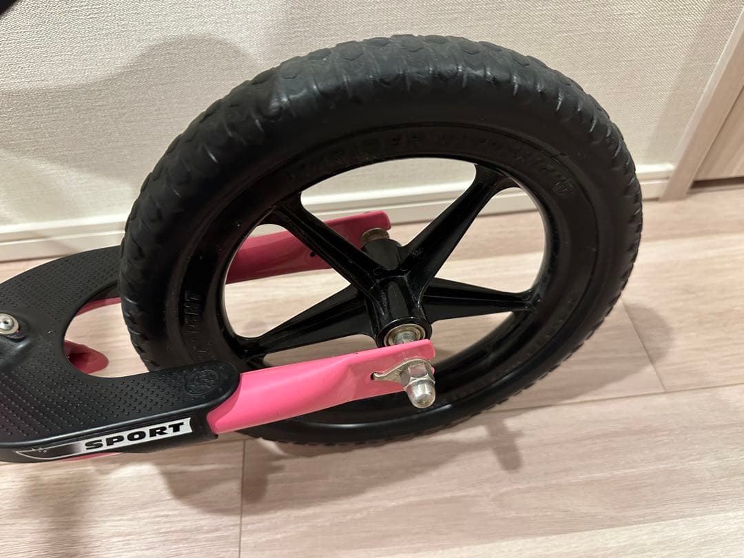 ストライダー　スポーツモデル　12インチ　ピンク