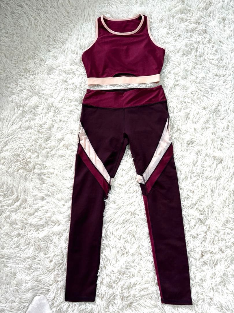 新品Fabletics ヨガウェア XS バーガンディ・ピンク